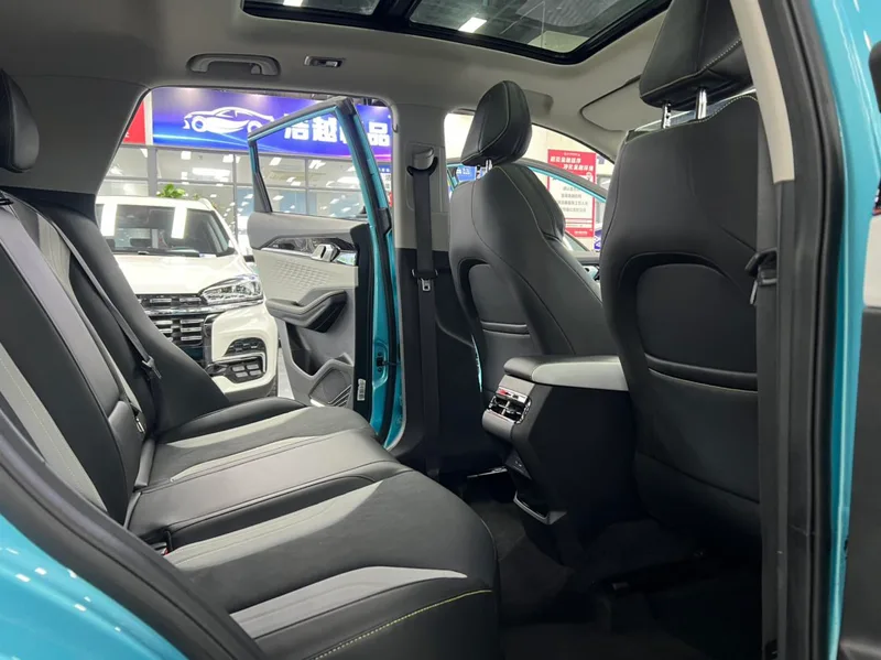 Geely Coolray 2022 Binyue COOL 1.5T DCT Battle interior foto 8 Geely Coolray 2022 Binyue COOL 1.5T DCT Battle interior foto 8