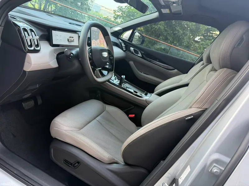 Geely Boyue L 2025 Cuarta generación 1.5TD DCT Río de montaña interior foto 7 Geely Boyue L 2025 Cuarta generación 1.5TD DCT Río de montaña interior foto 7