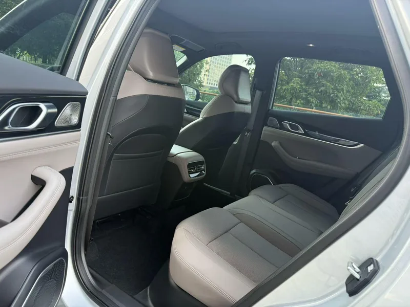 Geely Boyue L 2025 Cuarta generación 1.5TD DCT Río de montaña interior foto 8 Geely Boyue L 2025 Cuarta generación 1.5TD DCT Río de montaña interior foto 8