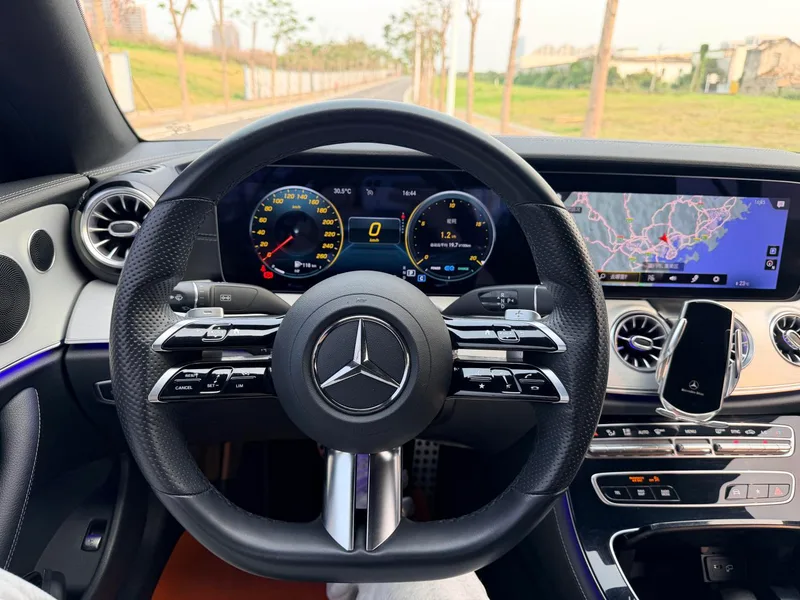 Mercedes-Benz E-Class (Imported) 2020 E 260 Coupe interior photo 13 Mercedes-Benz E-Class (Imported) 2020 E 260 Coupe interior photo 13