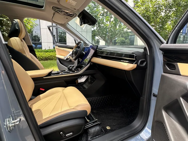 Geely Boyue L 2023 2.0TD DCT Acabado premium exterior foto 10 Geely Boyue L 2023 2.0TD DCT Acabado premium exterior foto 10