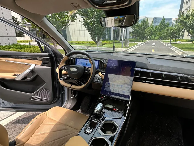 Geely Boyue L 2023 2.0TD DCT Acabado premium interior foto 12 Geely Boyue L 2023 2.0TD DCT Acabado premium interior foto 12