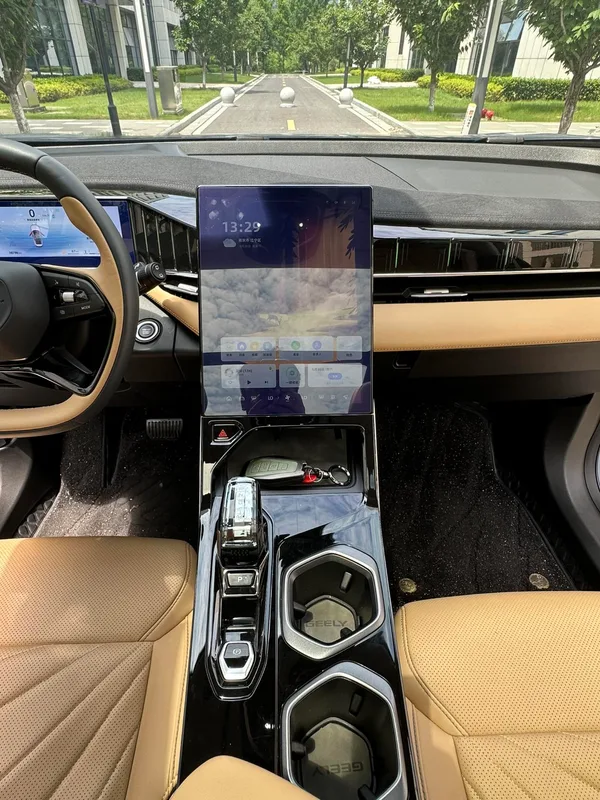 Geely Boyue L 2023 2.0TD DCT Acabado premium interior foto 13 Geely Boyue L 2023 2.0TD DCT Acabado premium interior foto 13
