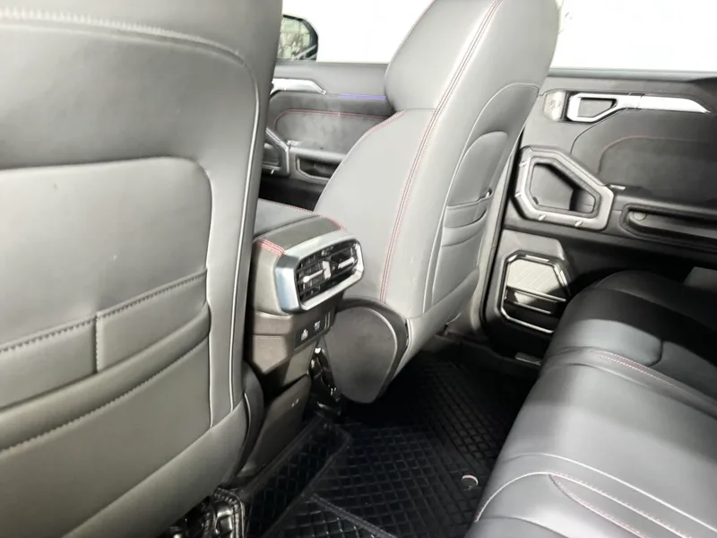 Jetour T2 2023 2.0TD Four-wheel drive Conquer interior photo 15 Jetour T2 2023 2.0TD Four-wheel drive Conquer interior photo 15