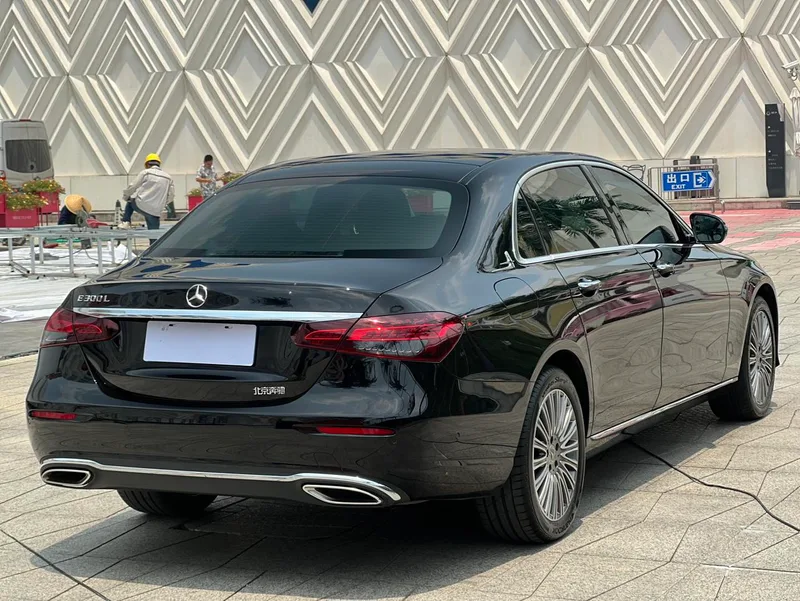 Mercedes-Benz E-Class 2023 E 300 L Модный тип Седан экстерьер фото 6