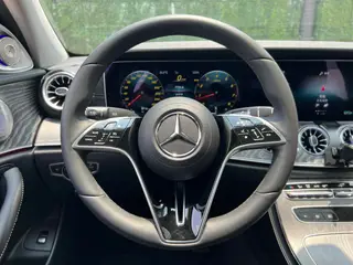 Mercedes-Benz E-Class 2023 E 300 L Модный тип Седан интерьер фото 17
