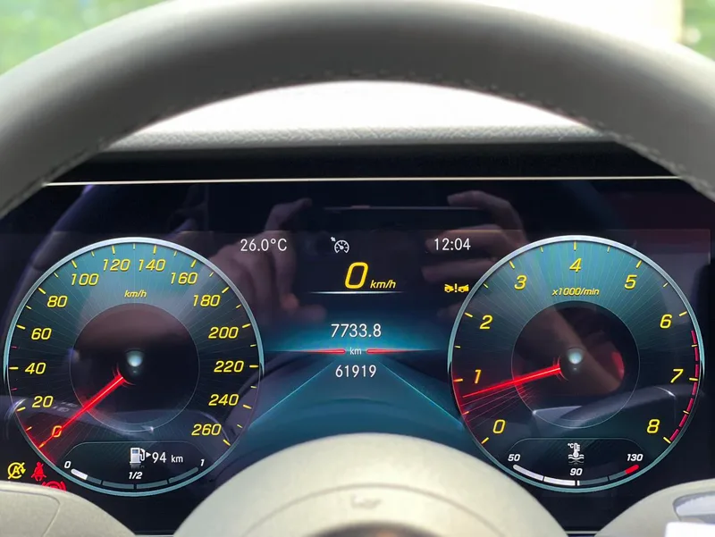 Mercedes-Benz E-Class 2023 E 300 L Модный тип Седан интерьер фото 18