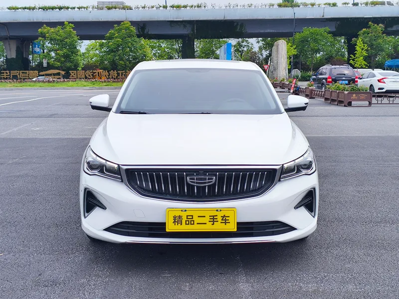 Geely Emgrand 2023 4e génération Version championnat 1.5L CVT Finition premium extérieur photo 2 Geely Emgrand 2023 4e génération Version championnat 1.5L CVT Finition premium extérieur photo 2