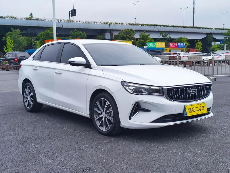 Geely Emgrand 2023 4e génération Version championnat 1.5L CVT Finition premium extérieur photo 3 Geely Emgrand 2023 4e génération Version championnat 1.5L CVT Finition premium extérieur photo 3