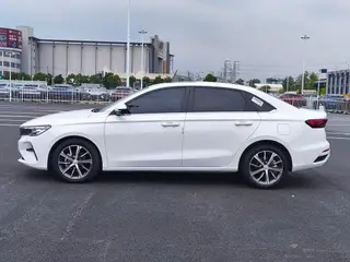 Geely Emgrand 2023 4e génération Version championnat 1.5L CVT Finition premium extérieur photo 5 Geely Emgrand 2023 4e génération Version championnat 1.5L CVT Finition premium extérieur photo 5