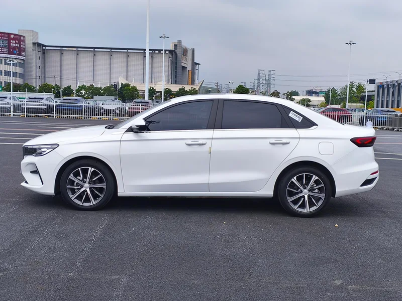 Geely Emgrand 2023 4e génération Version championnat 1.5L CVT Finition premium extérieur photo 5 Geely Emgrand 2023 4e génération Version championnat 1.5L CVT Finition premium extérieur photo 5
