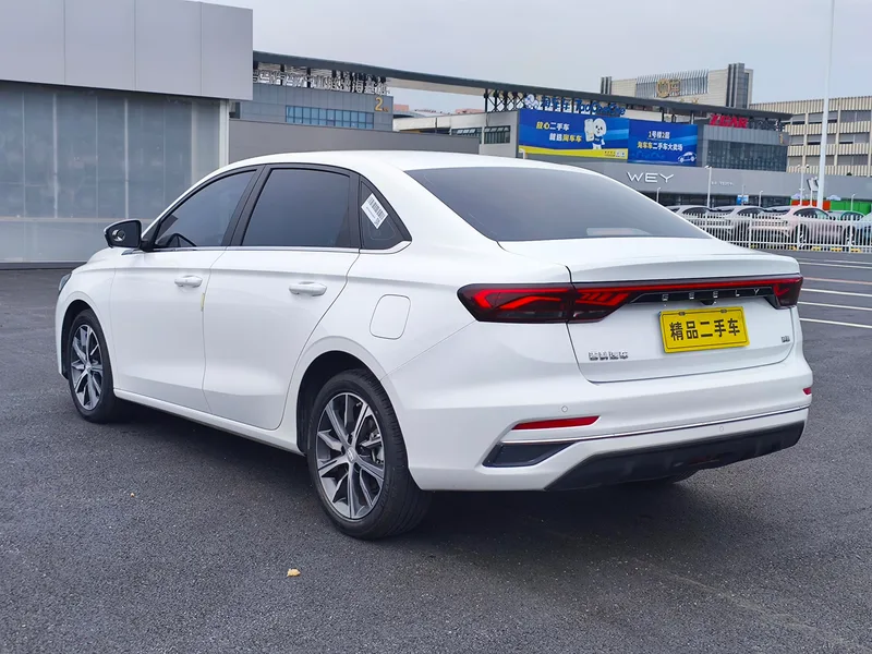 Geely Emgrand 2023 4e génération Version championnat 1.5L CVT Finition premium extérieur photo 8 Geely Emgrand 2023 4e génération Version championnat 1.5L CVT Finition premium extérieur photo 8