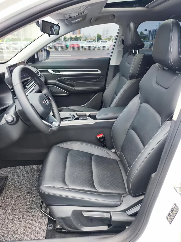 Geely Emgrand 2023 4e génération Version championnat 1.5L CVT Finition premium extérieur photo 9 Geely Emgrand 2023 4e génération Version championnat 1.5L CVT Finition premium extérieur photo 9