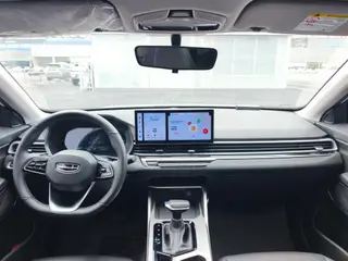 Geely Emgrand 2023 4e génération Version championnat 1.5L CVT Finition premium intérieur photo 14 Geely Emgrand 2023 4e génération Version championnat 1.5L CVT Finition premium intérieur photo 14