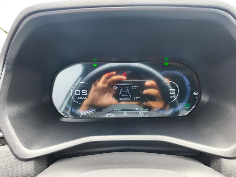 Geely Emgrand 2023 4e génération Version championnat 1.5L CVT Finition premium intérieur photo 16 Geely Emgrand 2023 4e génération Version championnat 1.5L CVT Finition premium intérieur photo 16