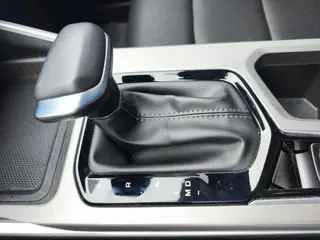 Geely Emgrand 2023 4e génération Version championnat 1.5L CVT Finition premium intérieur photo 17 Geely Emgrand 2023 4e génération Version championnat 1.5L CVT Finition premium intérieur photo 17