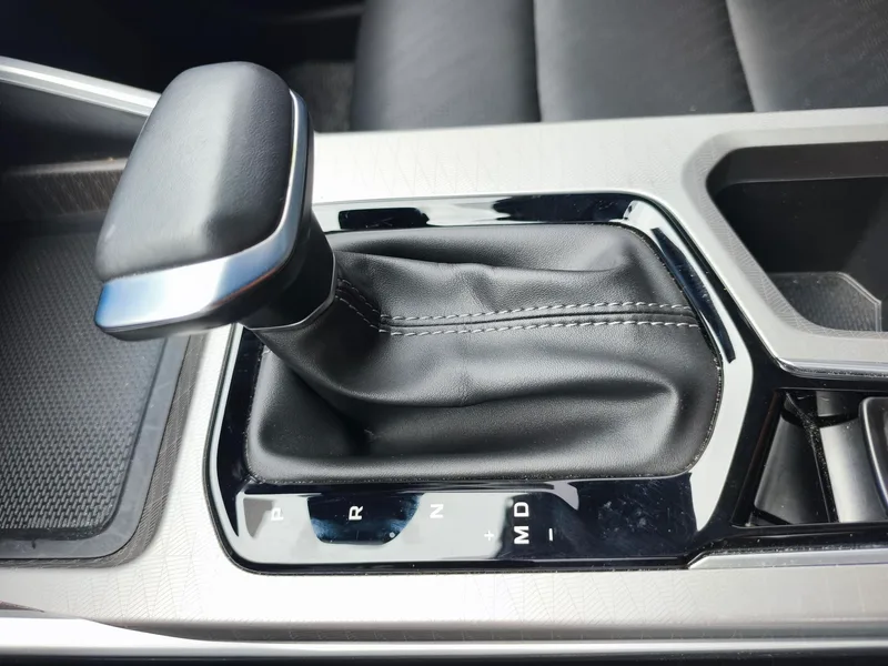 Geely Emgrand 2023 4e génération Version championnat 1.5L CVT Finition premium intérieur photo 17 Geely Emgrand 2023 4e génération Version championnat 1.5L CVT Finition premium intérieur photo 17