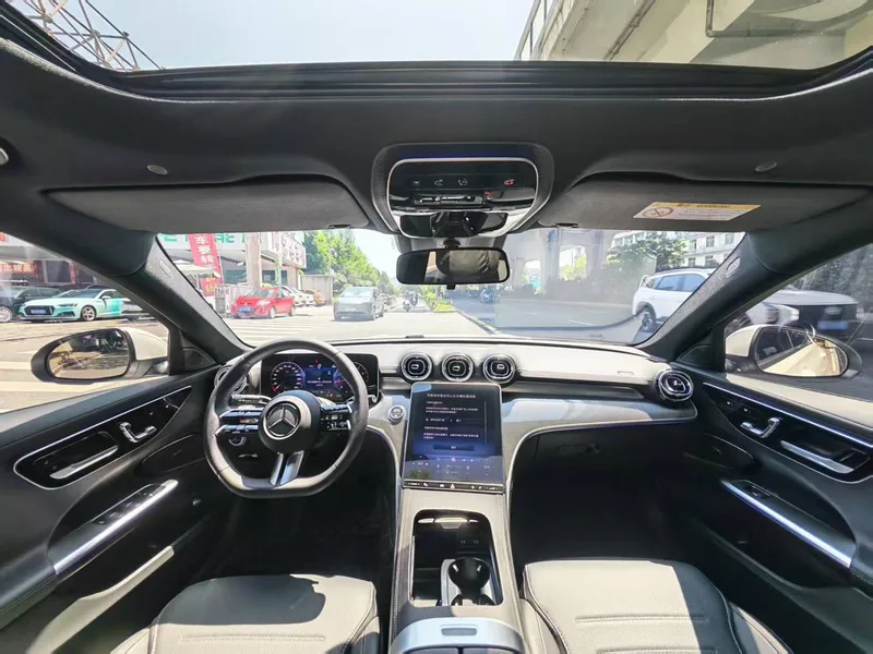 Mercedes-Benz C-Class 2025 Reforma C 260 L Versión deportiva exterior foto 5