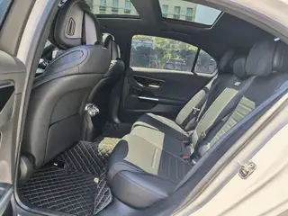 Mercedes-Benz C-Class 2025 Reforma C 260 L Versión deportiva interior foto 6
