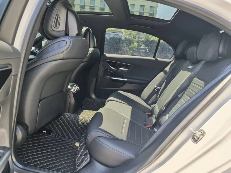 Mercedes-Benz C-Class 2025 Reforma C 260 L Versión deportiva interior foto 6