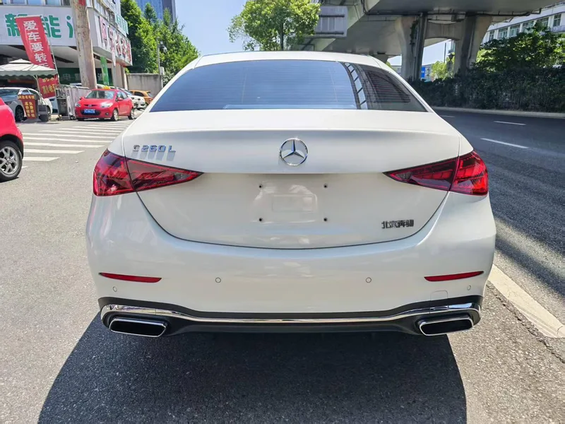 Mercedes-Benz C-Class 2025 Reforma C 260 L Versión deportiva interior foto 9