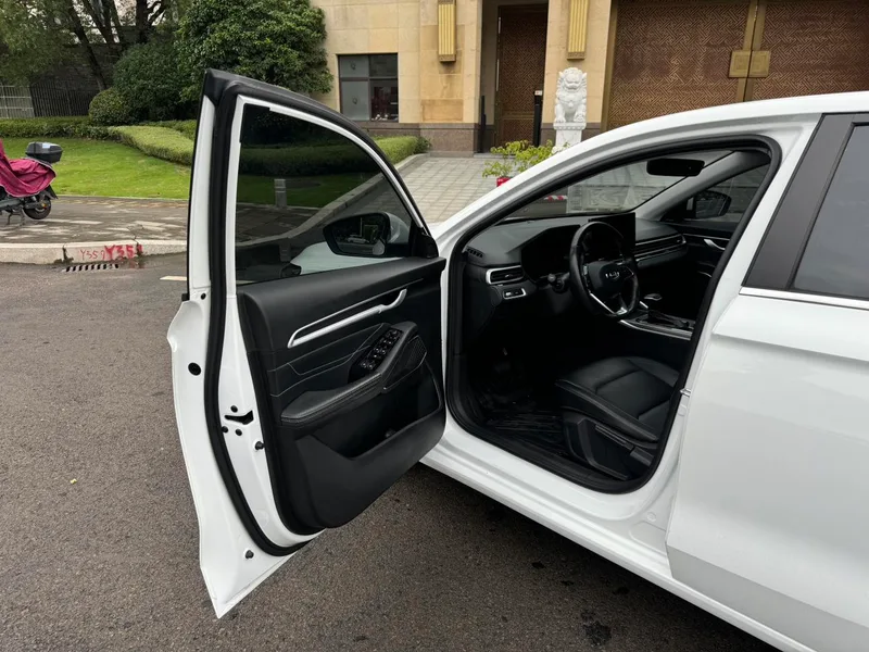 Geely Emgrand 2023 4th Gen Champion Edition 1.5L CVT Premium Trim interior photo 13 Geely Emgrand 2023 4th Gen Champion Edition 1.5L CVT Premium Trim interior photo 13