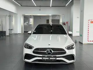 Mercedes-Benz C-Class 2024 C 260 L Versión deportiva exterior foto 2