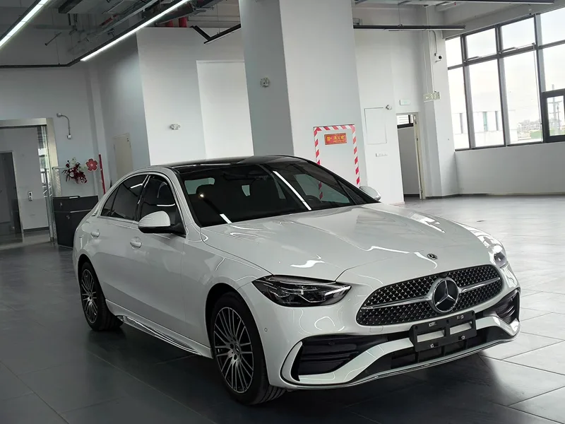 Mercedes-Benz C-Class 2024 C 260 L Versión deportiva exterior foto 3