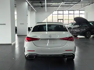 Mercedes-Benz C-Class 2024 C 260 L Versión deportiva exterior foto 5
