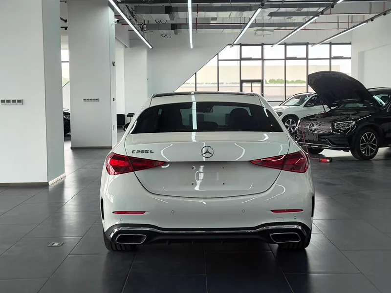 Mercedes-Benz C-Class 2024 C 260 L Versión deportiva exterior foto 5