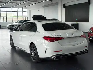 Mercedes-Benz C-Class 2024 C 260 L Versión deportiva exterior foto 6