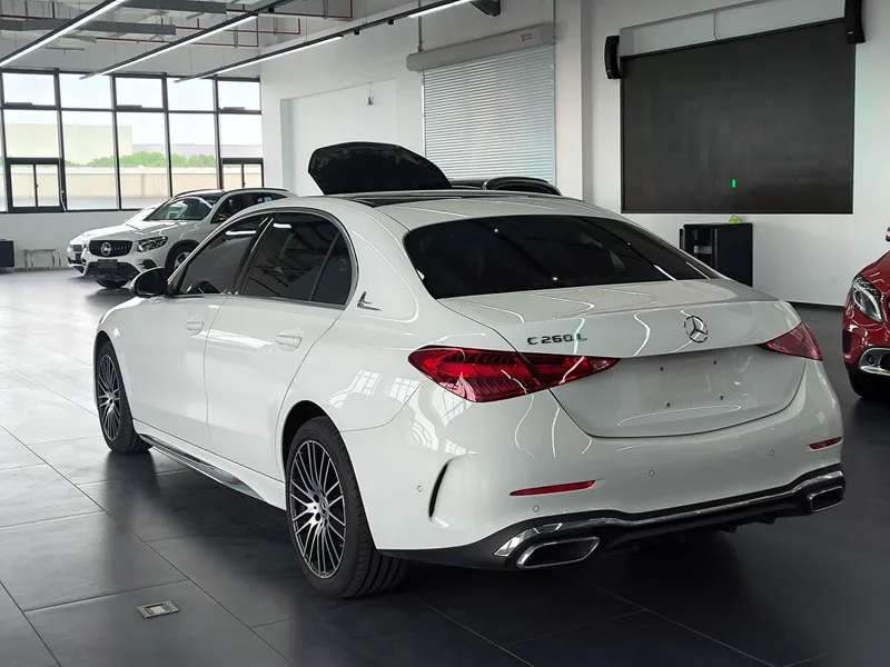 Mercedes-Benz C-Class 2024 C 260 L Versión deportiva exterior foto 6