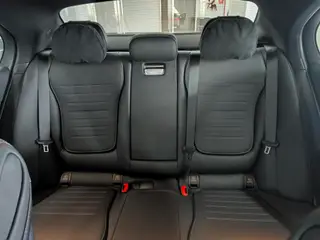 Mercedes-Benz C-Class 2024 C 260 L Versión deportiva interior foto 9