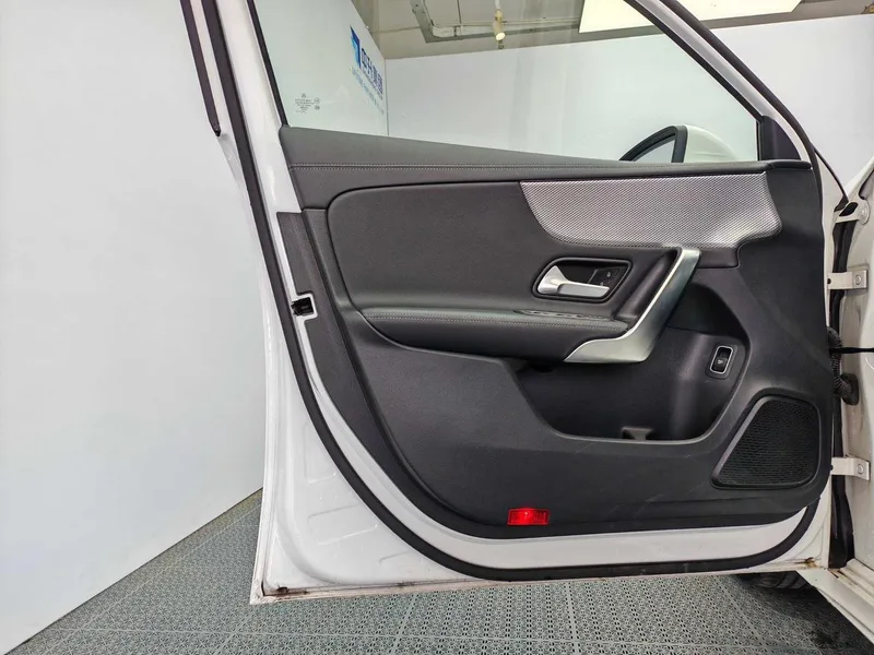 Mercedes-Benz A-Class 2025 A 180 L interior photo 13 Mercedes-Benz A-Class 2025 A 180 L interior photo 13
