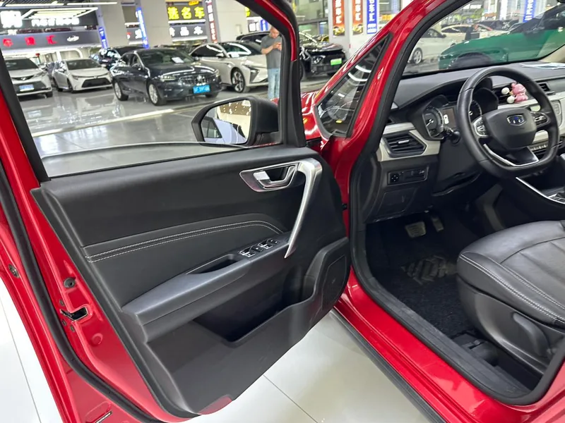 Geely Vision X3 2020 1.5L CVT Acabado premium interior foto 13 Geely Vision X3 2020 1.5L CVT Acabado premium interior foto 13