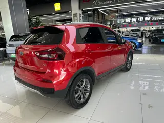 Geely Vision X3 2020 1.5L CVT Acabado premium interior foto 17 Geely Vision X3 2020 1.5L CVT Acabado premium interior foto 17