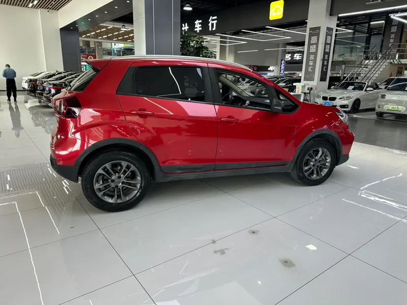 Geely Vision X3 2020 1.5L CVT Acabado premium interior foto 18 Geely Vision X3 2020 1.5L CVT Acabado premium interior foto 18