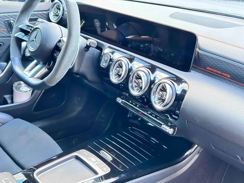 Mercedes-Benz Mercedes-AMG A-Class 2024 AMG A 45 S 4MATIC Edición especial interior foto 17
