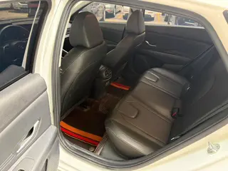 Hyundai Elantra 2022 1.5L CVT GLX Elite Edition interior photo 8