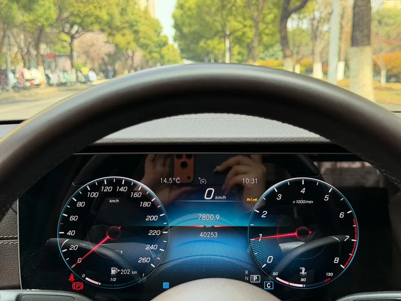 Mercedes-Benz E-Class 2023 E 300 L Люксовый Седан интерьер фото 14