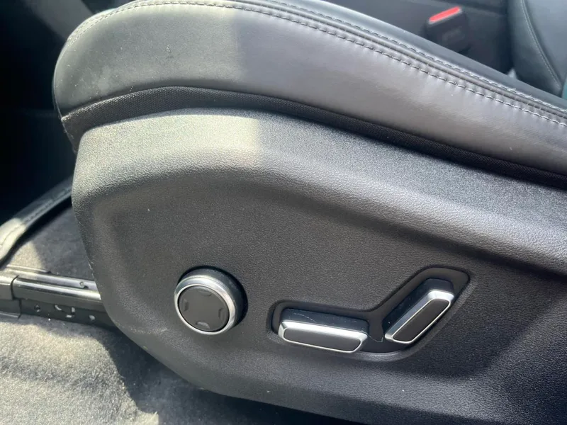 Geely Monjaro 2021 2.0TD DCT EVO Two-wheel drive noble type interior photo 14 Geely Monjaro 2021 2.0TD DCT EVO Two-wheel drive noble type interior photo 14