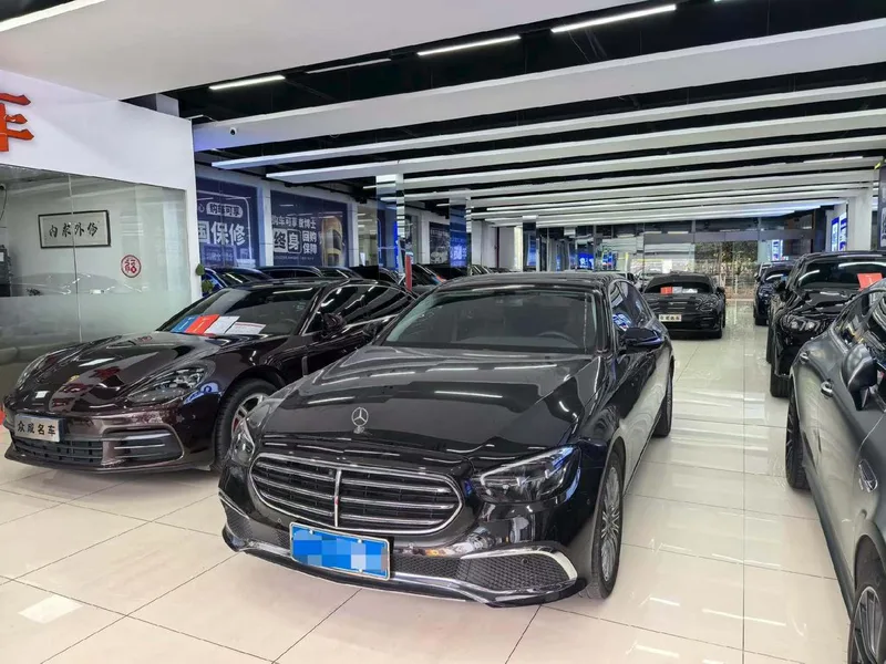 Mercedes-Benz E-Class 2023 E 300 L De lujo Coche exterior foto 1 Mercedes-Benz E-Class 2023 E 300 L De lujo Coche exterior foto 1