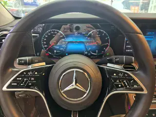 Mercedes-Benz E-Class 2023 E 300 L De lujo Coche interior foto 6 Mercedes-Benz E-Class 2023 E 300 L De lujo Coche interior foto 6