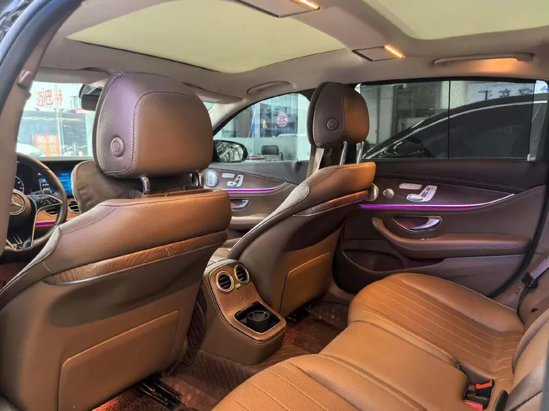 Mercedes-Benz E-Class 2023 E 300 L De lujo Coche interior foto 8 Mercedes-Benz E-Class 2023 E 300 L De lujo Coche interior foto 8