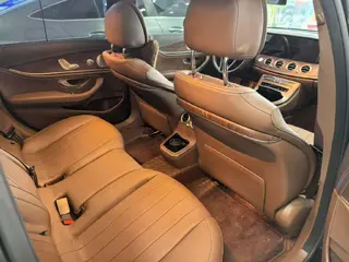 Mercedes-Benz E-Class 2023 E 300 L De lujo Coche interior foto 10 Mercedes-Benz E-Class 2023 E 300 L De lujo Coche interior foto 10