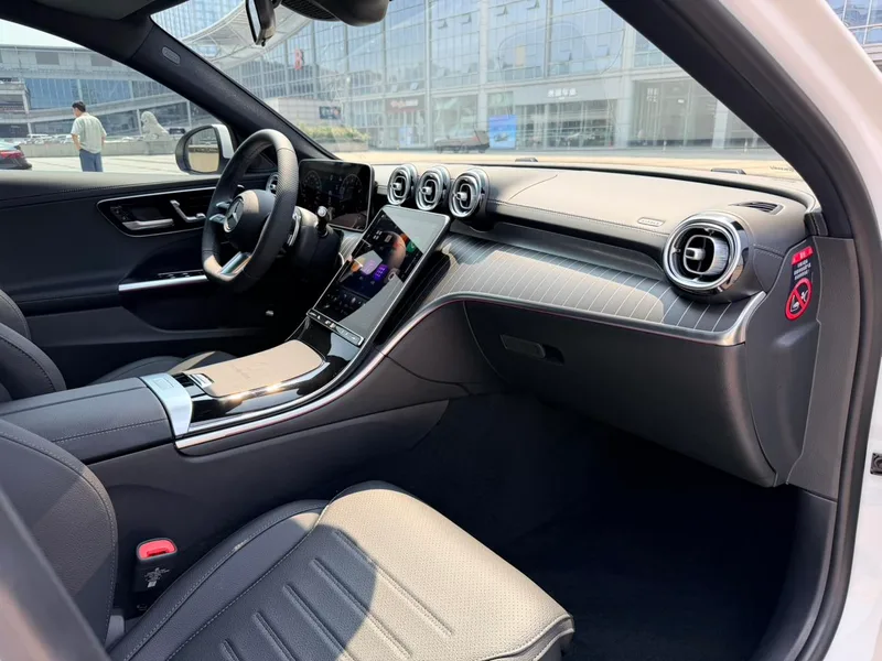 Mercedes-Benz C-Class 2025 Restyling C 260 L Sports version interior photo 10