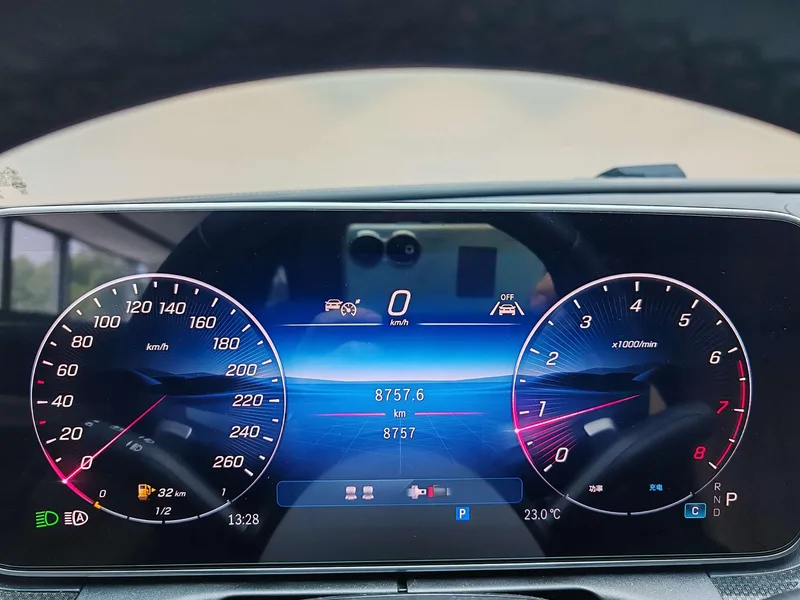 Mercedes-Benz CLE 2025 CLE 260 Coupe interior photo 11 Mercedes-Benz CLE 2025 CLE 260 Coupe interior photo 11