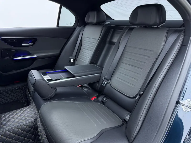 Mercedes-Benz C-Class 2023 C 260 L Versión deportiva interior foto 12 Mercedes-Benz C-Class 2023 C 260 L Versión deportiva interior foto 12