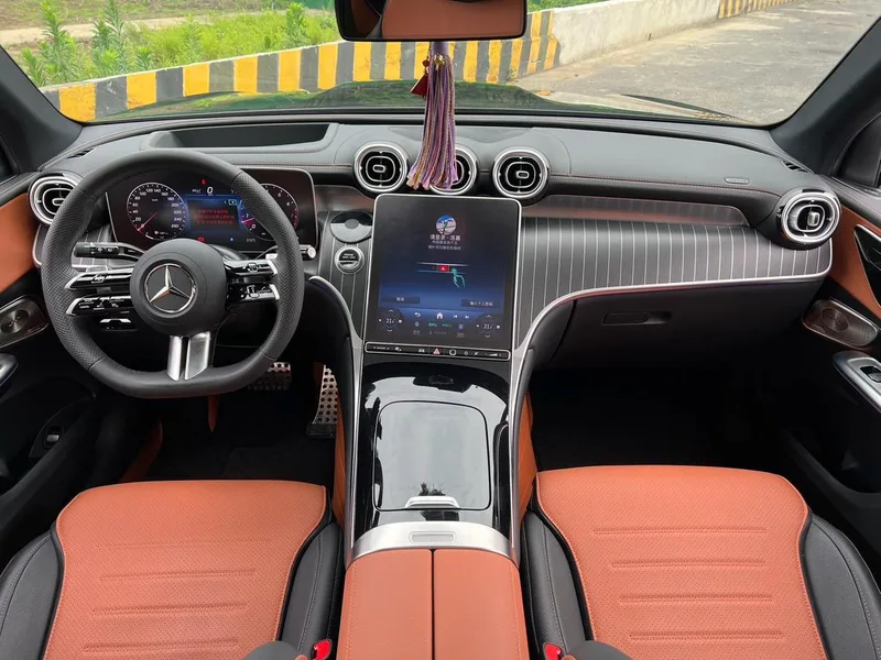 Mercedes-Benz GLC 2024 GLC 300 L 4MATIC Luxury type 5 seat interior photo 12