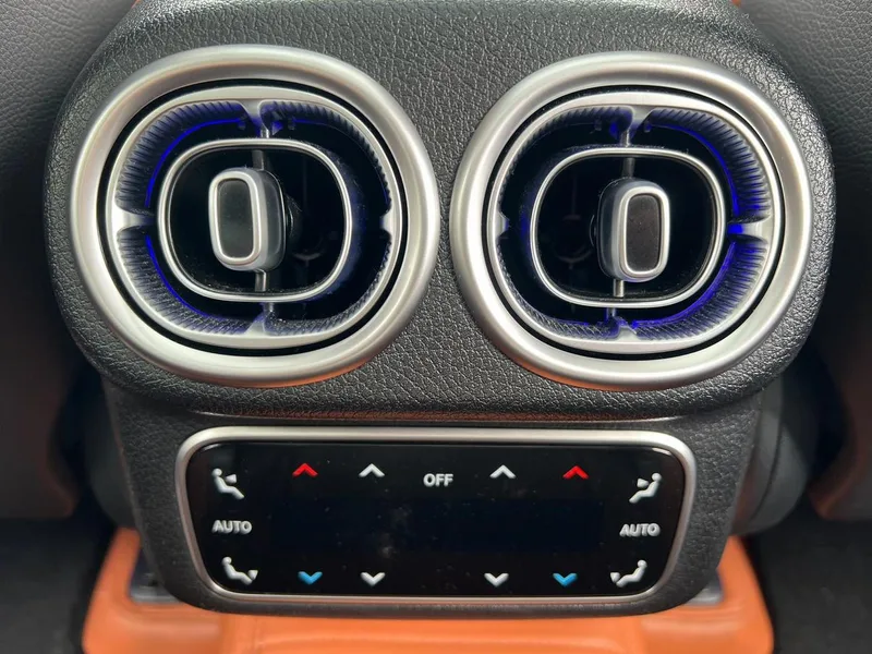 Mercedes-Benz GLC 2024 GLC 300 L 4MATIC Luxury type 5 seat interior photo 16